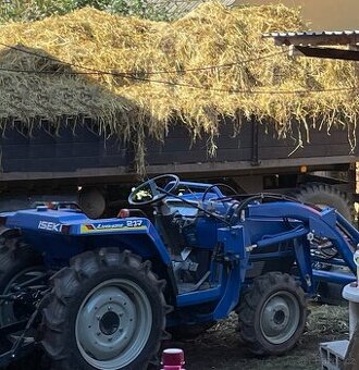 Malotraktor ISEKI s čelním nakladačem a vidlemi