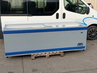 Prosklený pultový mrazák 250x85x85cm