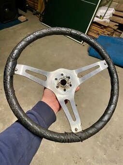 Volant veterán tříramenný