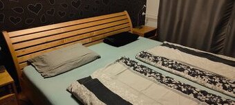 Manželská postel masiv
