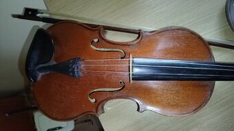 Housle starožitné 3/4. Délka zad 34 cm.