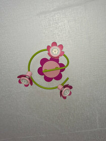 lustr ve tvaru květiny