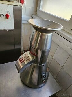 Elektricky mlynek na strouhanku