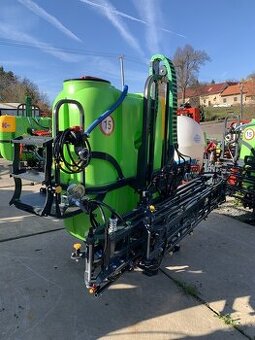 Nesený postřikovač.