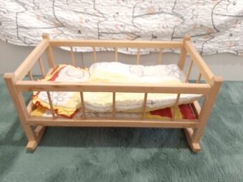 Dřevěná kolébka pro miminko