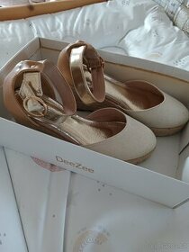 Nové sandálky na klínku DeeZee vel. 37