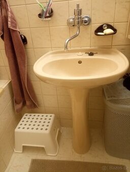 Umyvadlo s nohou, baterie