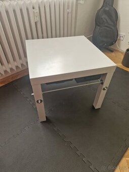Ikea stolek Lack pod 3D tiskárnu - 1