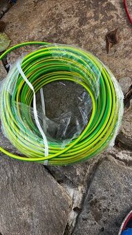 Zelenozluty zemnici kabel 16mm lycna 77-127 m