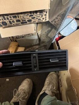 Středový výdech ventilace Mercedes-Benz W202