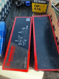 Přední kulové čepy na Mazda B2500 4x4 pick-up