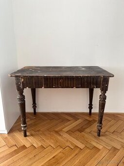 Starožitný stůl se šuplíkem – “Soustružák”