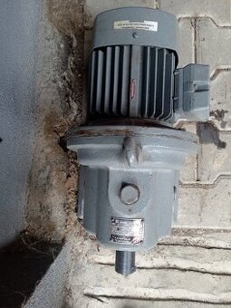 ELEKTRO MOTOR S PŘEVODOVKOU
