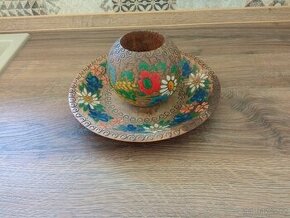 Dřevěný malovaný talíř s vázou