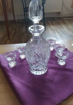 Karafa a sklenice z broušeného skla - 1