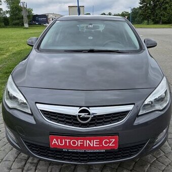 OPEL ASTRA 1,4 16v 2011 + SADA ALU KOL , KLIMA, TAŽNÉ TOP