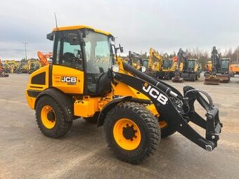 KLOUBOVÝ NAKLADAČ JCB 409