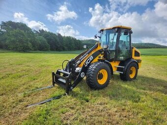 KLOUBOVÝ NAKLADAČ JCB 409