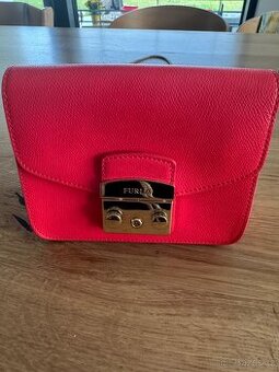 Krasna mini kabelka Furla se zlatym retizkem