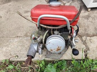 Motor na loď