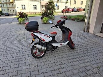 Skútr 125