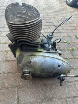 Motor Jawa Pérák 250