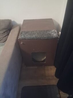 Daruji skrinku na kocici wc