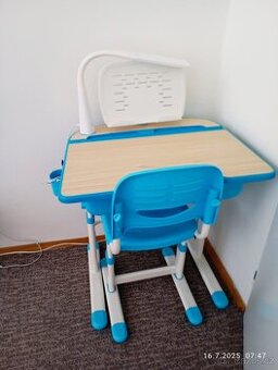 Rostoucí stůl se židli