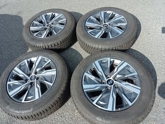 FUNGL NOVA ZIMNI al 17" ORIGINAL NOVY HYUNDAI TUCSON