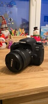 Canon EOS 77D + EF-S 18-55 IS STM