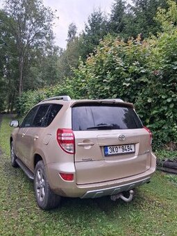 Toyota raf 2,0i 4x4 S UZAVERKOU