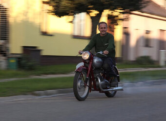 JAWA 250 PÉRÁK - POJÍZDNÝ STROJ, HEZKÝ + VIDEO