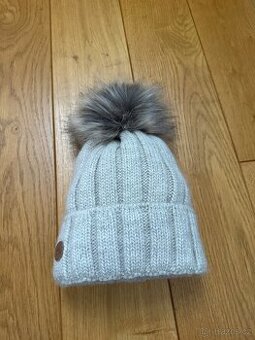 Čepice s bambulí
