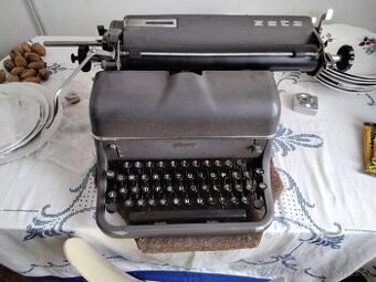 Starý psací stroj  Zeta