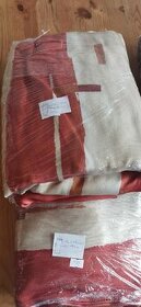 Zatemňovací závěsy.