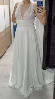 Bílé svatební šaty krajkové