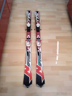 Sjezdové dětské lyže 129 cm