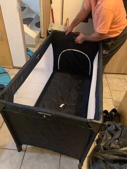 skládací cestovní postýlka