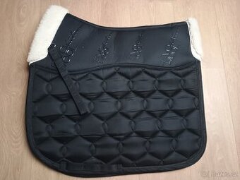 Prodám podsedlovou dečku Eskadron s beránkem