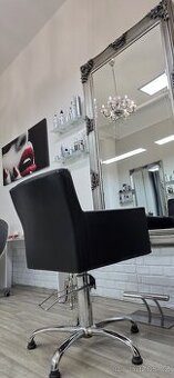 Pronájem kadeřnického křeslo v salonu