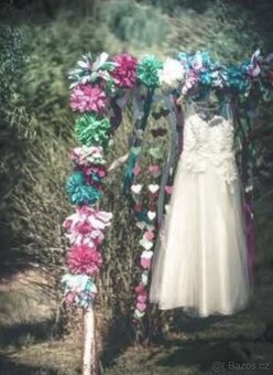 Krásné svatební šaty