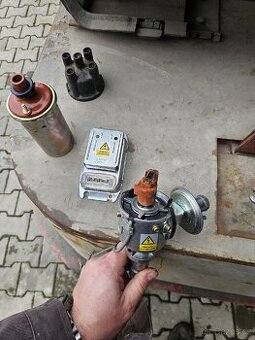 Bezkontaktní rozdělovač, indukční cívka, spínač