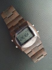 Nové dřevěné hodinky - digitální hnědé tmavé