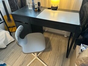 Pracovní stůl IKEA, židle IKEA - 1