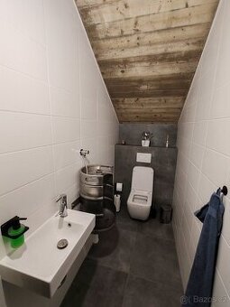 Keg pisoár, pisoár z pivního sudu
