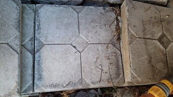Betonová dlažba za odvoz