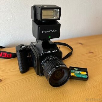 PENTAX 645 + 45mm f2.8 + Blesk AF280T - 1