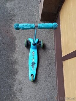 Dětská koloběžka se třemi koly