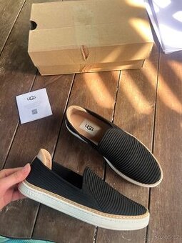 UGG slip-on boty 37 ( sedí spíš 36,5 )