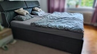 Manželská postel 200x180 + 2x zánovní matrace
